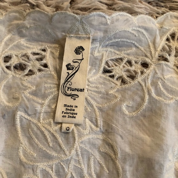 Floral white top - Picture 2 of 2